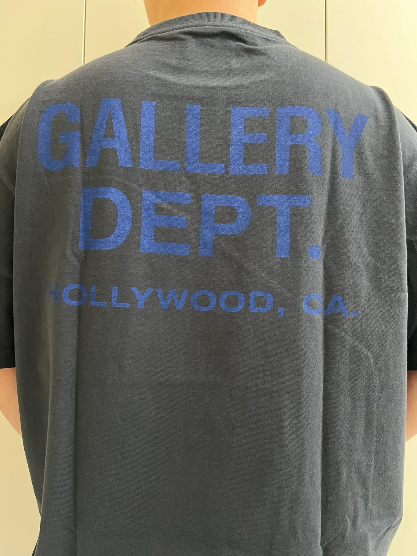 GALLERY DEPT. SOUVENIR TEE/WASHED BLACK Blue English LOGO short-sleeved Hollywood limited English TEE Washed black S-XL Assute garments dyed Re-washed and distressed Cylindrical fabric without side seams Non-open version Original development Complete accessories/matching Details in place
